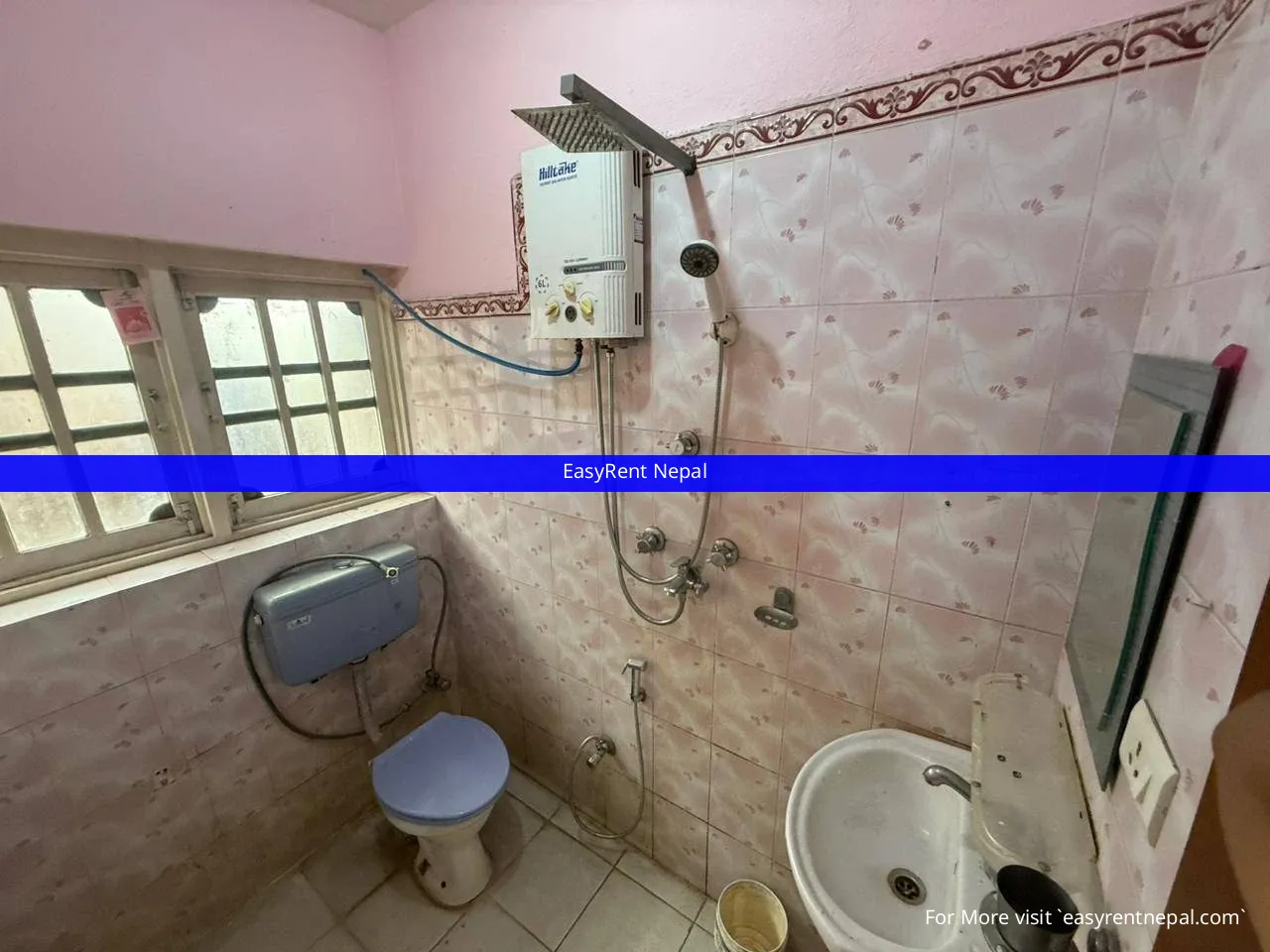 Room For Rent Spacious And Clean Room Available photo 1